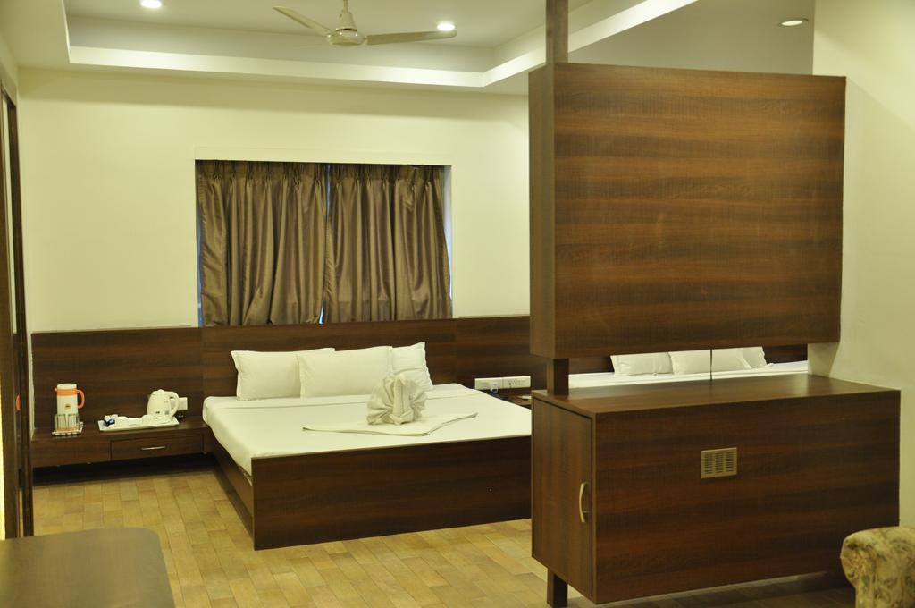 Jabali Palace Hotell Jabalpur Exteriör bild