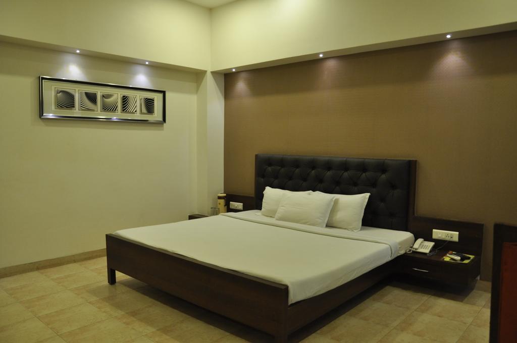 Jabali Palace Hotell Jabalpur Exteriör bild