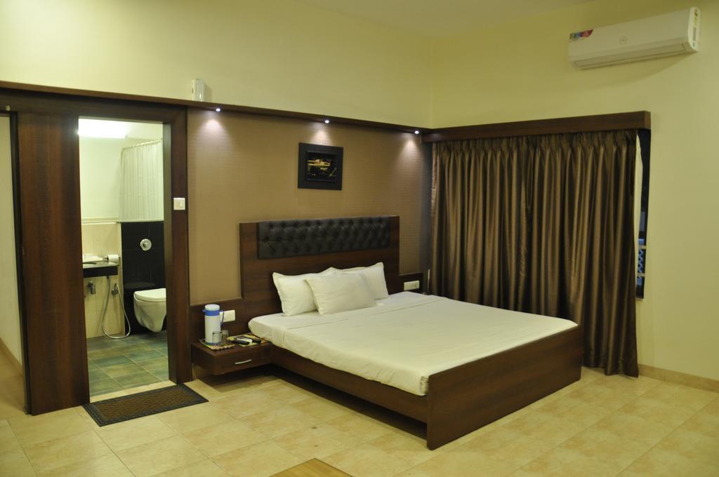 Jabali Palace Hotell Jabalpur Exteriör bild
