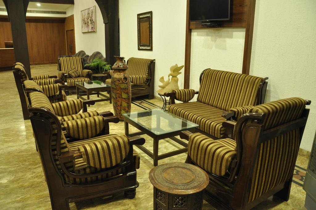 Jabali Palace Hotell Jabalpur Exteriör bild