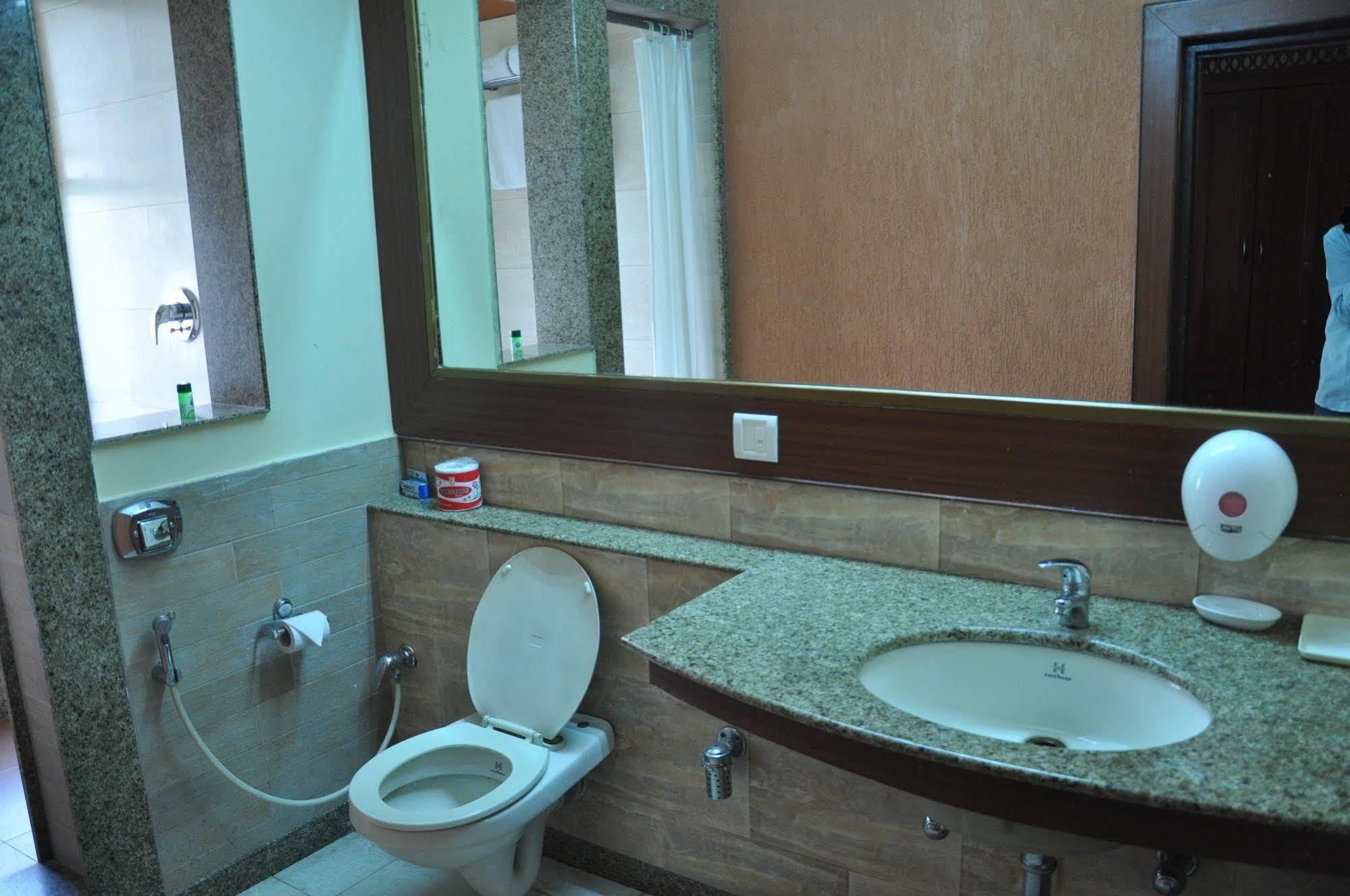 Jabali Palace Hotell Jabalpur Exteriör bild