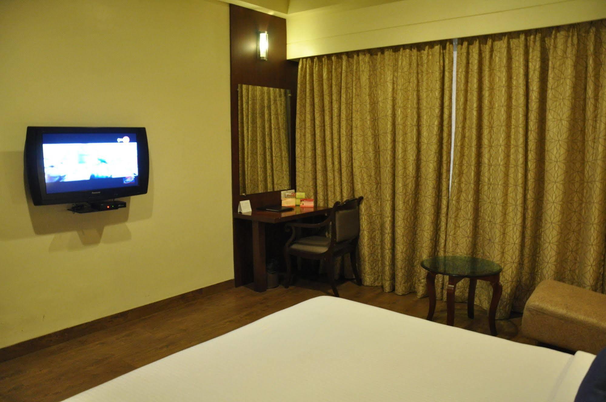 Jabali Palace Hotell Jabalpur Exteriör bild