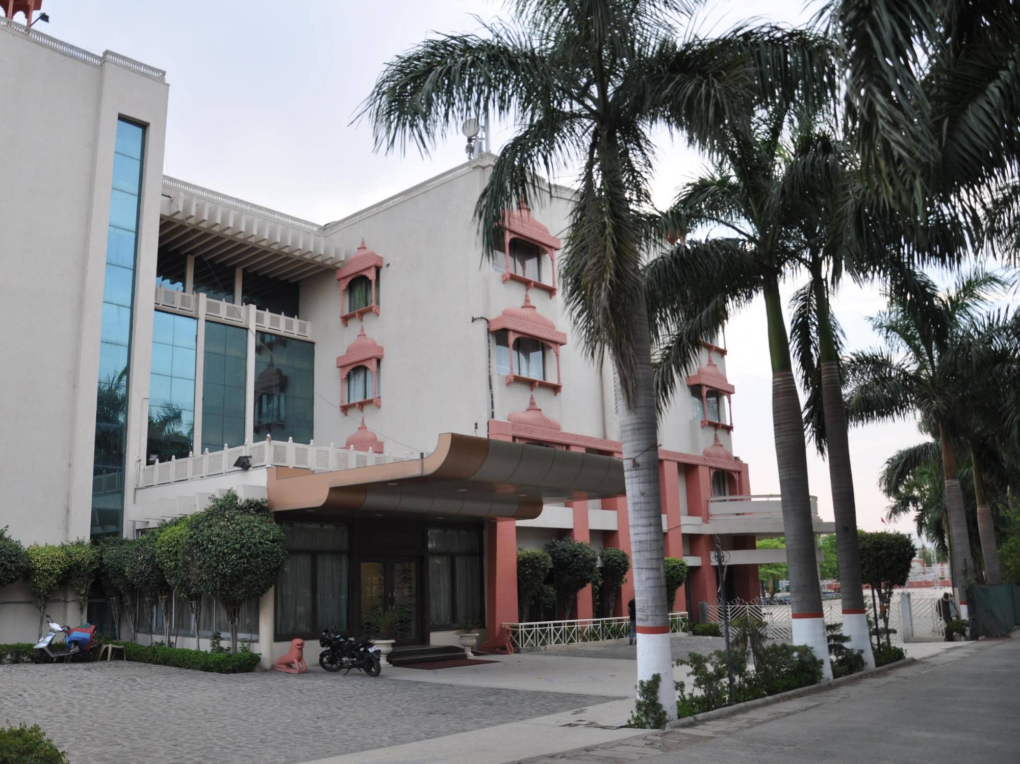 Jabali Palace Hotell Jabalpur Exteriör bild