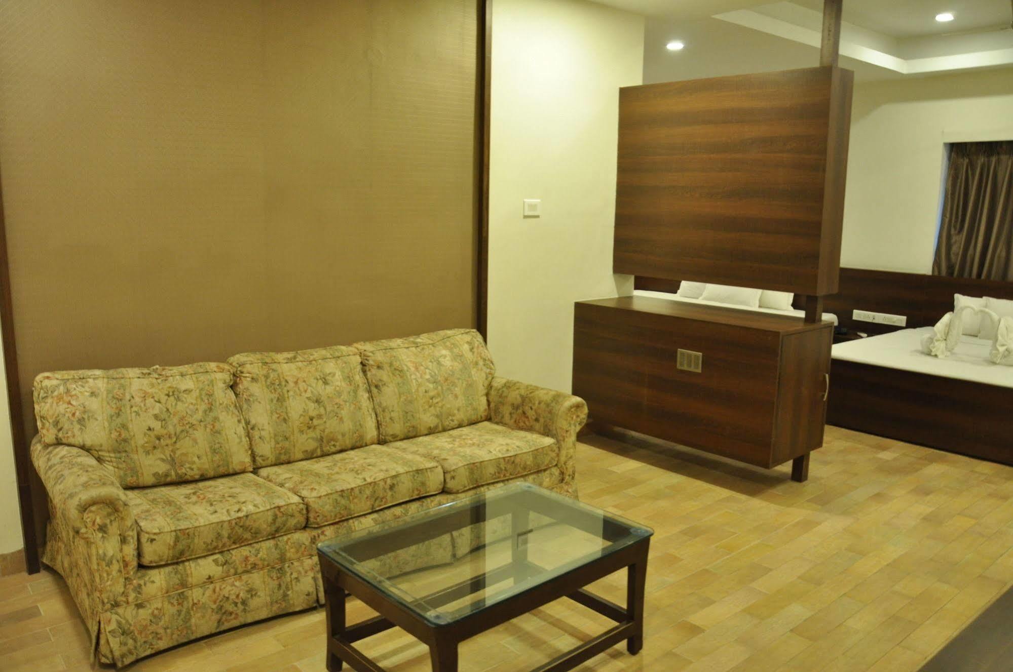 Jabali Palace Hotell Jabalpur Exteriör bild